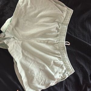 comfy american eagle shorts. these have been hardly worn!